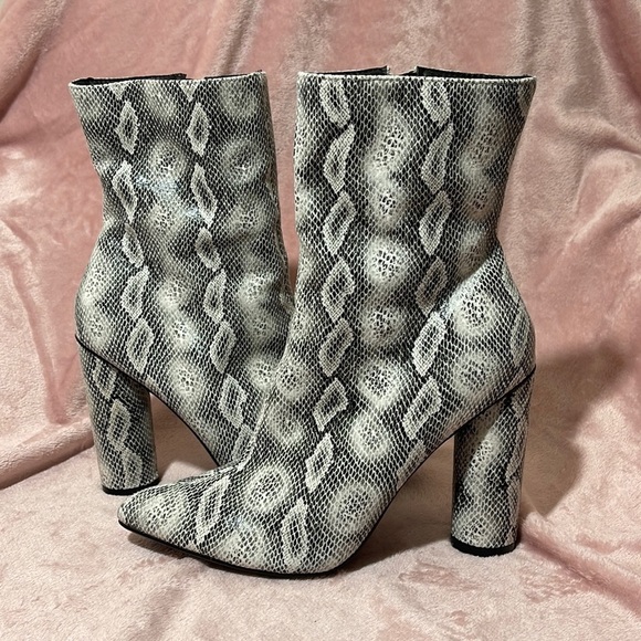 Cape Robbin Chunky Python Block High Heel Booties Sz 10 - Picture 3 of 12